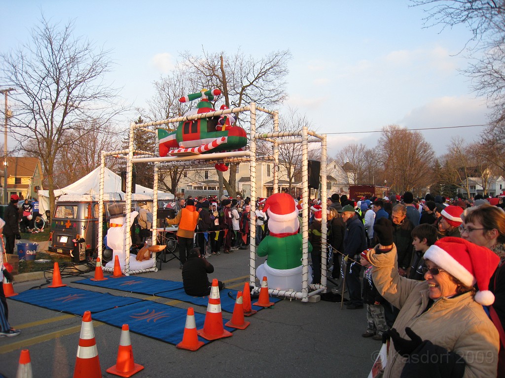 Holiday Hustle 5K 2009 170.jpg - The 2009 running of the Holiday Hustle 5K put on by Running Fit in Dexter Michigan on a sunny but 28 degree on December 5, 2009.